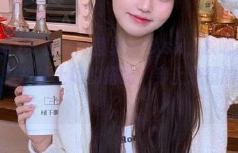 带着疑问登录718.sx，换哪了？难道是换掉土味的搭配，穿上慈禧的衣服？