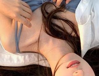 98吃瓜网苹果版上线那一刻，我的唇边满是期待：这瓜应该很不错吧？