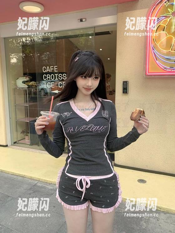 ios上“hlw”太好玩了，连不喜爱吃瓜的人都开始不务正业了。