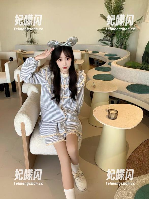 这位奇女子发了个www51链接，结果大家都被吸引过去了。我也是。