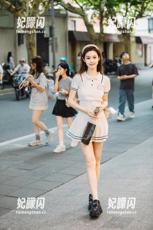 按照导航走向下载五一吃瓜群众网，露天吃瓜也不怕迷路了！