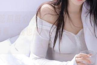 这“五一吃瓜群众网”视频有毒，我也想偷偷下载，可别告诉别人哦！