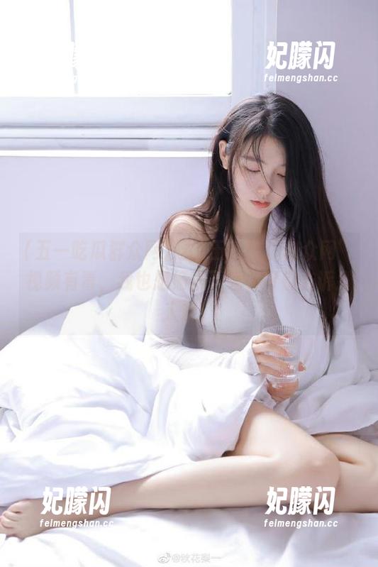 这“五一吃瓜群众网”视频有毒，我也想偷偷下载，可别告诉别人哦！