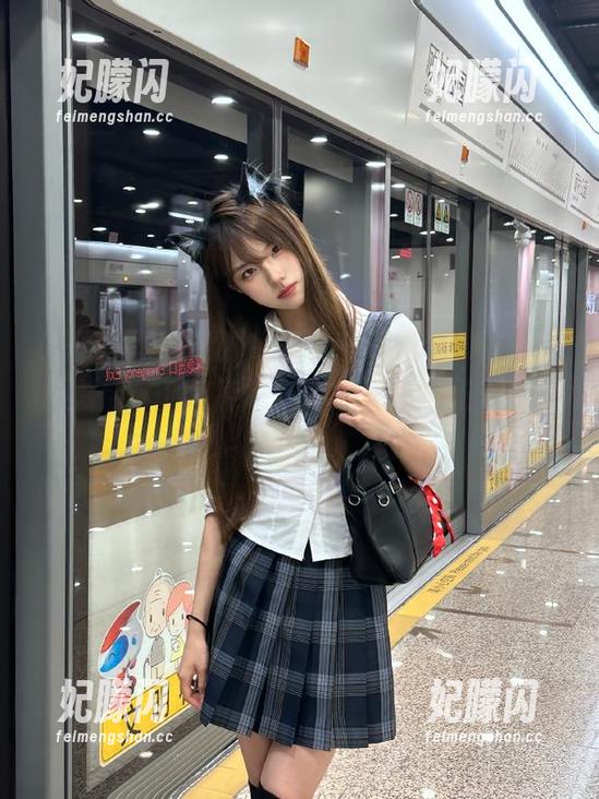 她的专属视频：揭秘“第一黑料影后”为何能屹立影坛，内幕让人唏嘘！