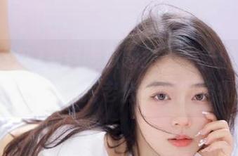 黑料吃瓜网站，今天的反差黑料是：她竟然能把老公征服到宠物级别！