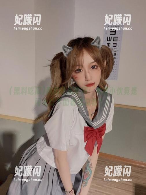 黑料吃瓜官网：木讷小伙竟是闪光灯下的霸道总裁？！