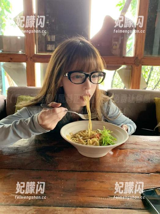 黑料正能量hl，免费让你感受被瓜扔的快感，生吃生草！