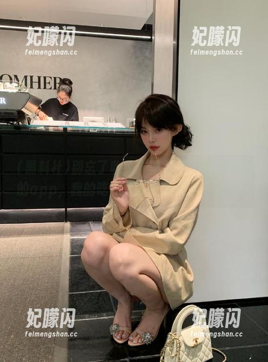 黑料社 别忘了收藏“黑料社”这款神奇的app,我的吃瓜之路就是这么开启的!