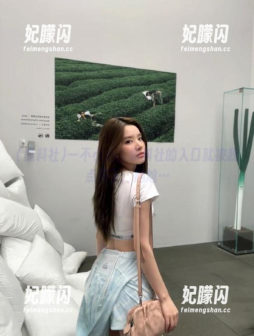 一不小心，黑料社的入口就被我点开了，尴尬…
