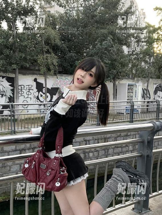 观看黑料社app上的瓜，边看边不知该说啥好